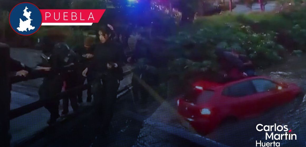 Rescatan a pareja arrastrada por la corriente del Río Tenexac en Tlaxcala