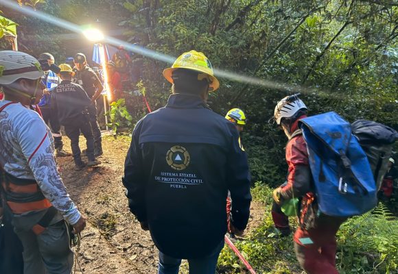 Localizan el último cuerpo en la gruta de Cuetzalan; lluvias postergan la extracción