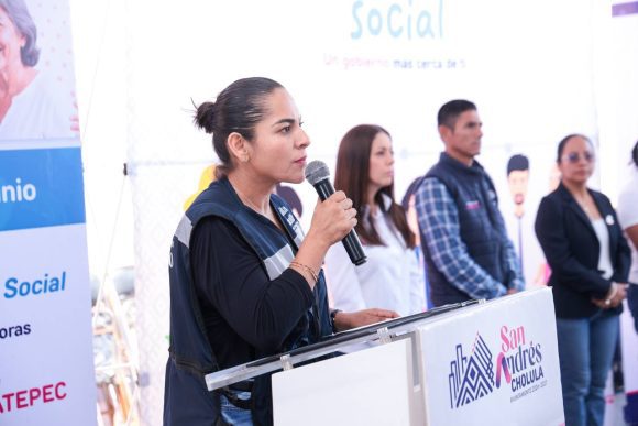 Acerca Lupita Cuautle atención integral a familias de San Francisco Acatepec