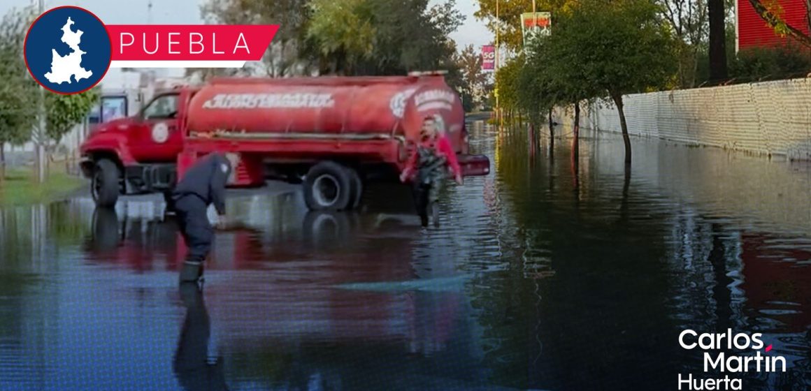 WhatsApp Image 2026-07-06 at 12.48.35 PM Bomberos extraen el agua acumulada en la Calzada Centauro