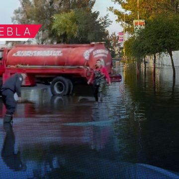WhatsApp Image 2026-07-06 at 12.48.35 PM Bomberos extraen el agua acumulada en la Calzada Centauro
