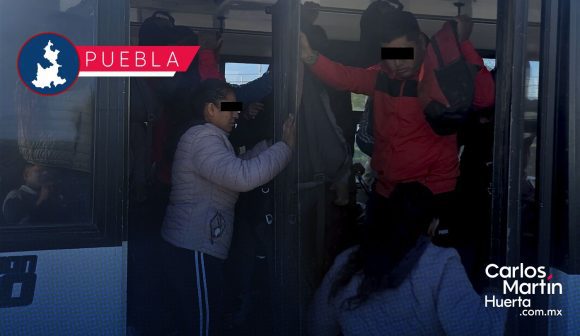 Pasajeros de la Ruta 14 confrontan a carteristas en Vía Atlixcáyotl; logran huir