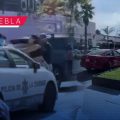 Familia golpea a policías de tránsito tras multa en la Avenida Juárez