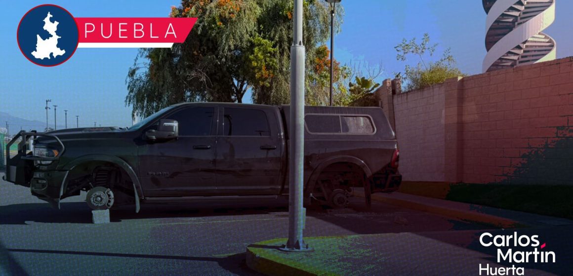 En tabiques, dejan camioneta en Centro Comercial Down Town en Lomas de Angelópolis
