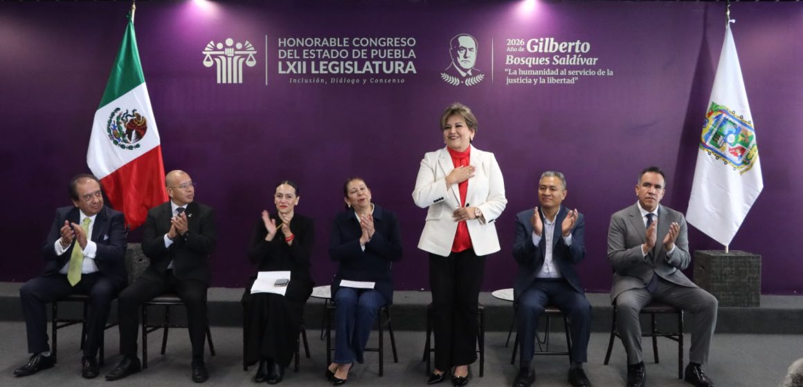 Reconoce Congreso del Estado a docentes de Educación Física del BINE por 30 años de servicio