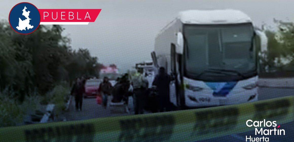 Camión de pasajeros protagoniza accidente en la autopista México-Puebla; hay cuatro lesionados