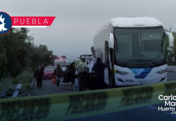 Camión de pasajeros protagoniza accidente en la autopista México-Puebla; hay cuatro lesionados