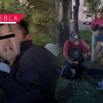 Pobladores detienen a asaltante en la colonia El Carmen Huexotitla; entregó teléfonos y hasta una laptop