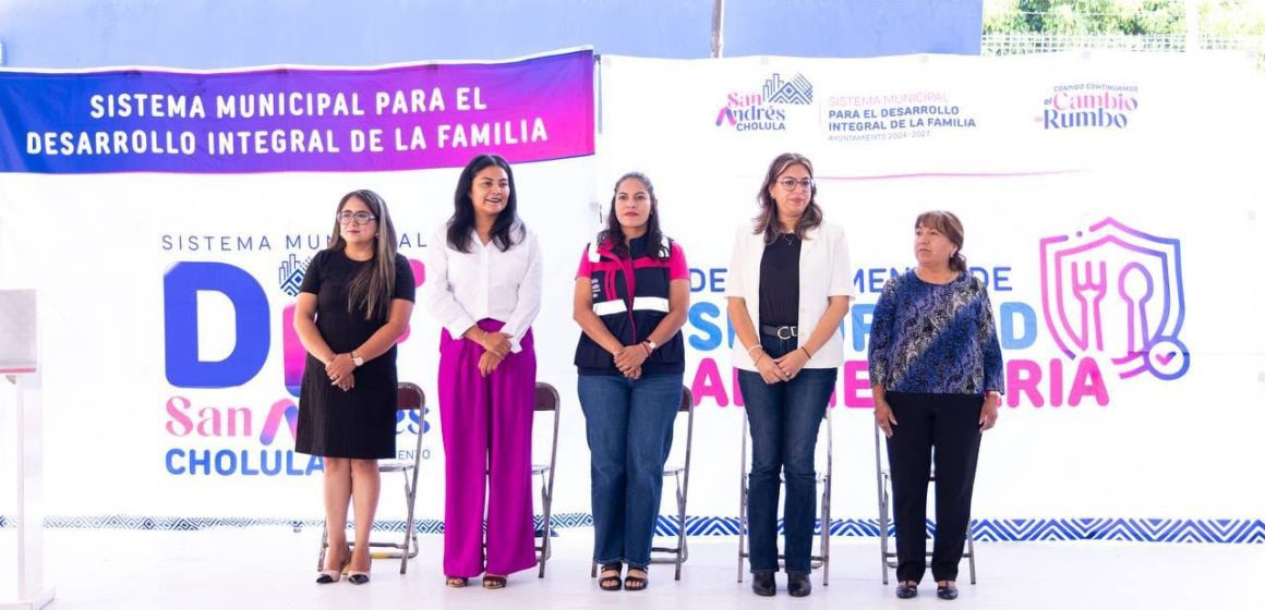 Entrega Lupita Cuautle nuevo equipamiento para desayunadores escolares en San Andrés Cholula