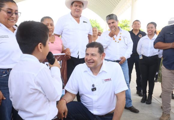armenta Recuperan Gobierno Federal y Estatal escuelas afectadas por lluvias en Pantepec