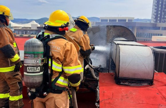 bomberos Fuego en restaurante de Sonata provoca movilización de bomberos