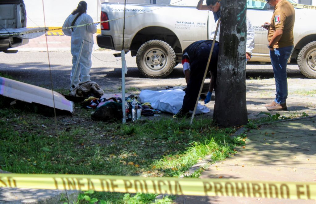 Hallan sin vida a hombre en situación de calle cerca de Plaza Crystal 1 ca6212d0 23dc 4ea5 b13a d02aed879e82