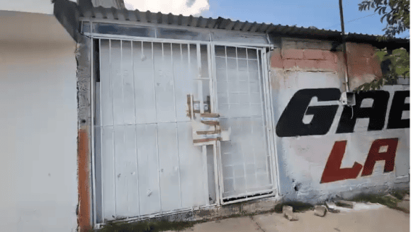 Catean presunto punto de venta de droga en la colonia Tres Cruces