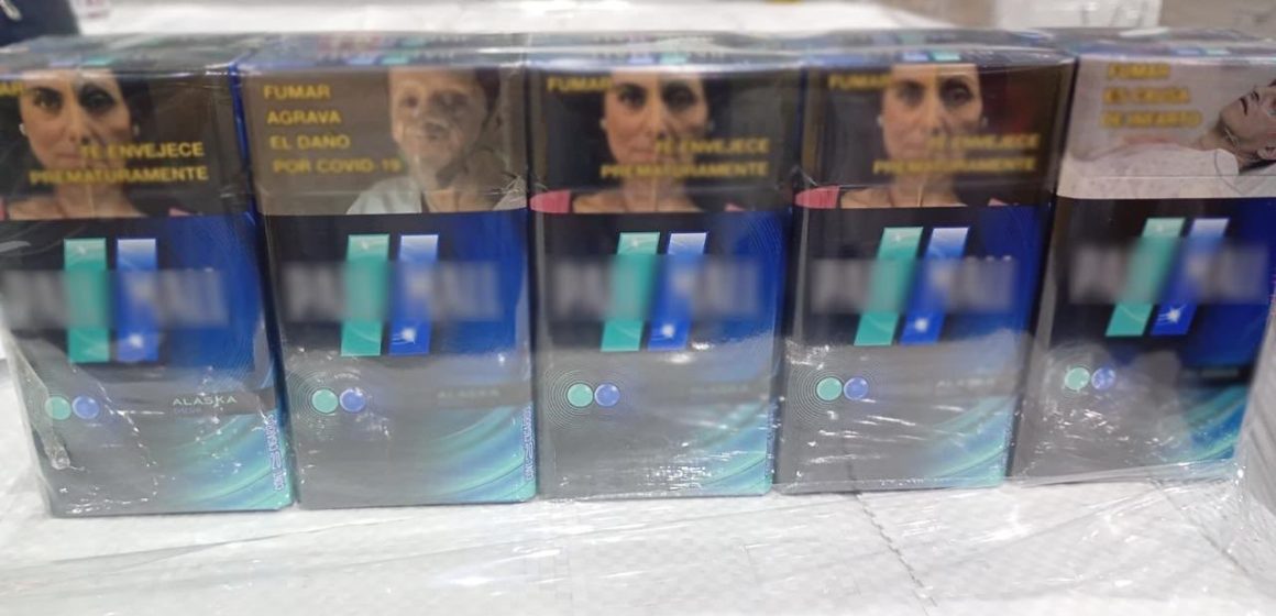 Aseguran más de 236 mil cigarrillos de contrabando en el AICM