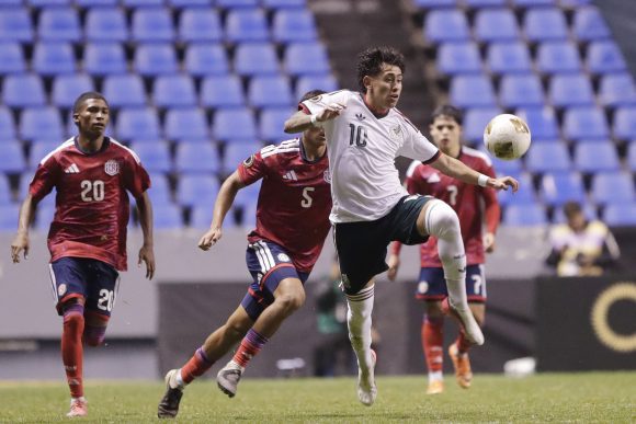 México derrota 2-0 a Costa Rica en el estadio Cuauhtémoc