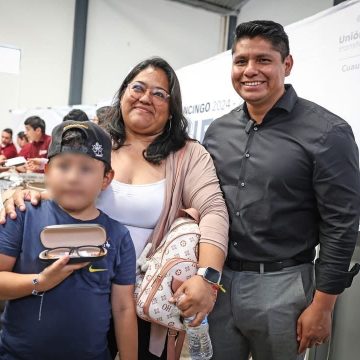 cuautlancingo Gobierno de Cuautlancingo entrega 476 lentes a estudiantes para fortalecer su aprendizaje