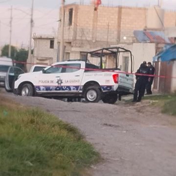 Hallan cadáver encobijado con mensaje de amenaza en La Resurrección