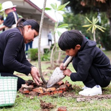 Fortalece Lupita Cuautle cultura ambiental con jornada de reforestación escolar en San Andrés Cholula