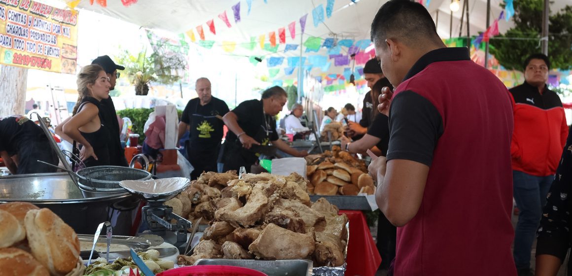 Feria de las Carnitas en Totimehuacan va por récord de ventas con 22 toneladas