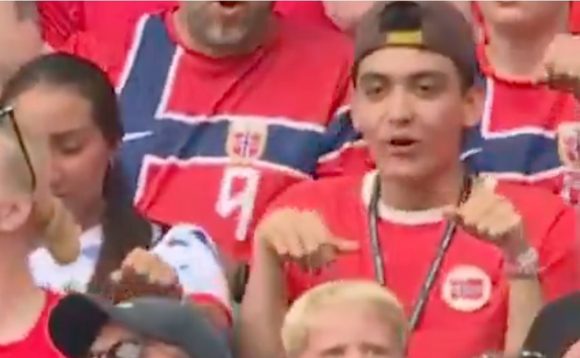 Gilberto Mora sorprende en el Mundial 2026 al sumarse al tradicional remo vikingo de Noruega