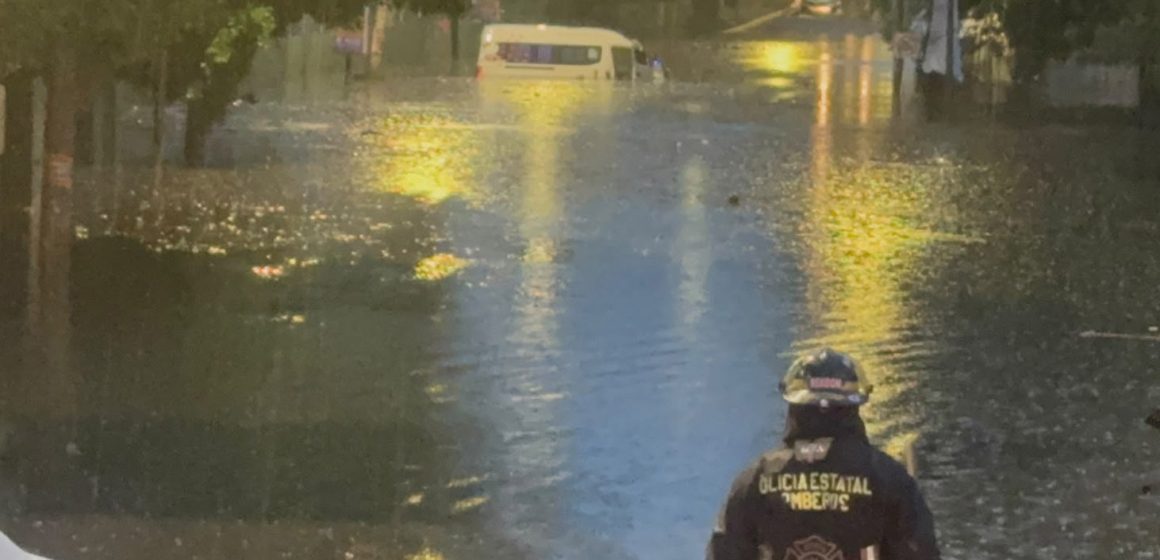Puebla: Fuerte tormenta inunda la Recta a Cholula, Forjadores, Zavaleta y deja daños en viviendas