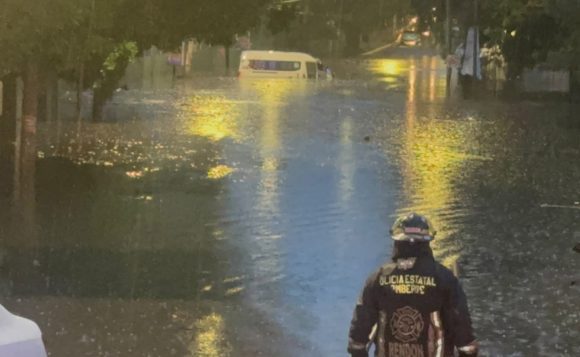 Puebla: Fuerte tormenta inunda la Recta a Cholula, Forjadores, Zavaleta y deja daños en viviendas