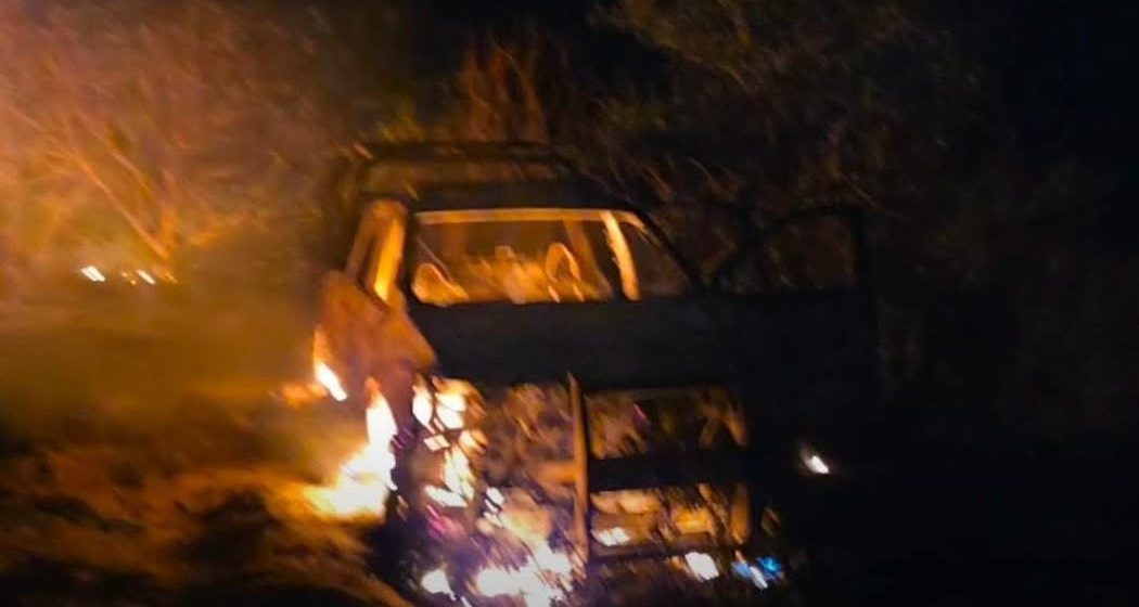 Incendian tres patrullas en Huaquechula tras operativo que evitó linchamiento por robo de tráiler
