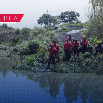 Tragedia por lluvias en Puebla: Mueren tres mujeres atrapadas en patrulla; el policía que las salvaba está desaparecido
