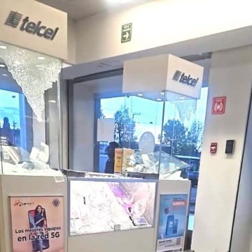 Asaltan Coppel Xilotzingo con marros y armas de fuego; hay dos detenidos