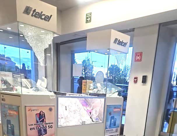 1 Asaltan Coppel Xilotzingo con marros y armas de fuego; hay dos detenidos