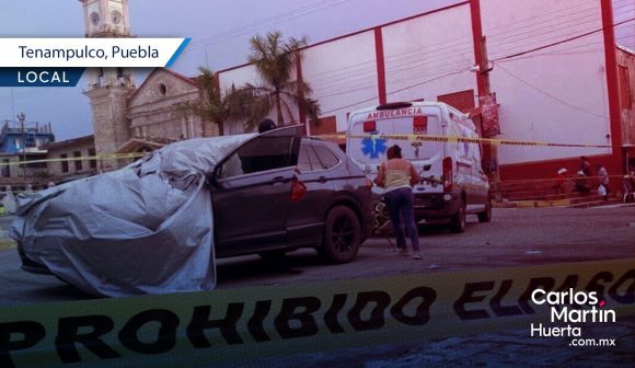 Acribillan a conductor a un costado del Zócalo de Tenampulco