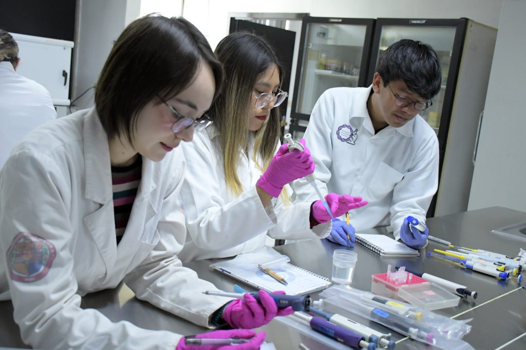 Investigadores de la BUAP buscan nuevas formas de detectar virus, bacterias y cáncer 1 B Dra Nidia Pazos