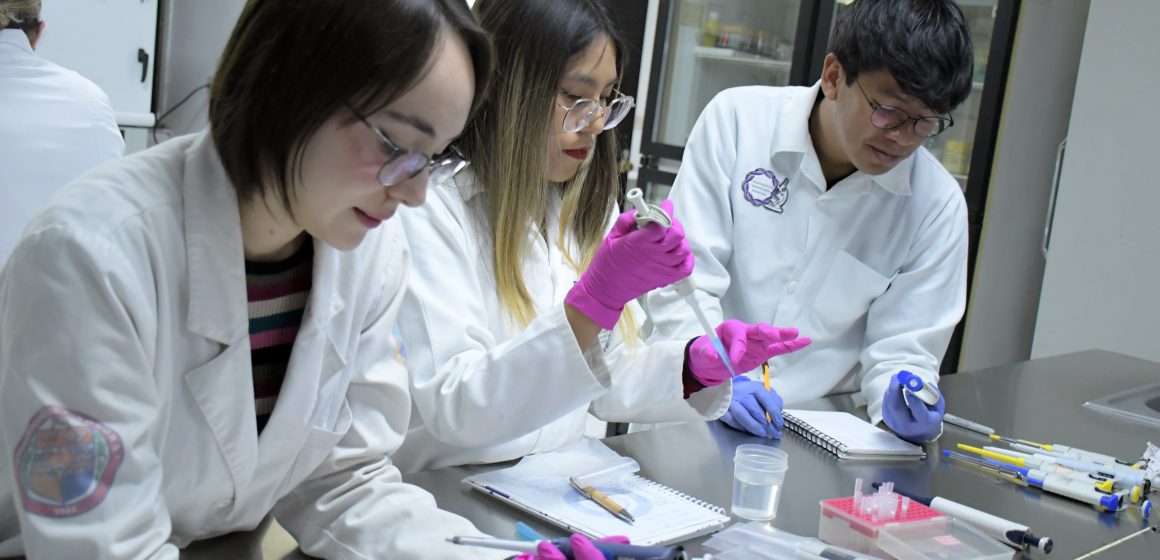 B Dra Nidia Pazos Investigadores de la BUAP buscan nuevas formas de detectar virus, bacterias y cáncer