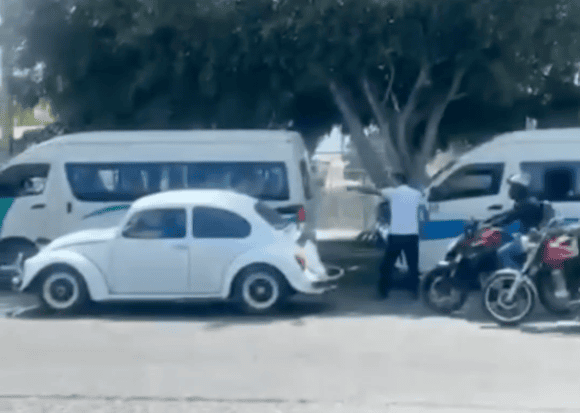 Operadores de la Ruta Coapan se agreden a golpes en Tehuacán