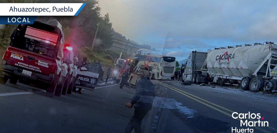 Choque autobús Tlaxco-Tejocotal Choque entre autobús y pipa en la autopista Tlaxco–Tejocotal deja varios heridos