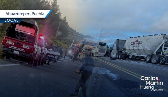Choque entre autobús y pipa en la autopista Tlaxco–Tejocotal deja varios heridos
