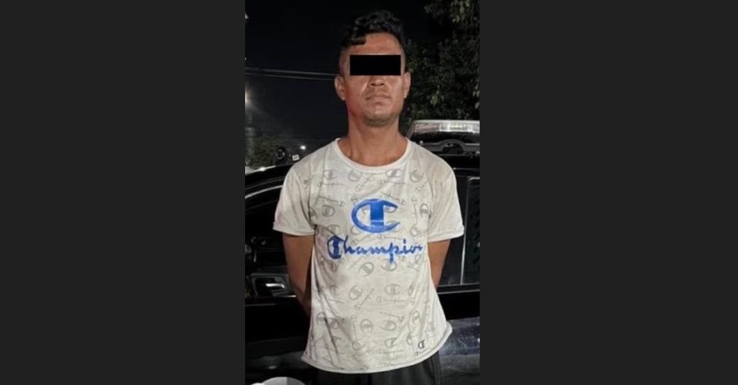 Detienen a hombre que empujó a adulto mayor y provocó que muriera arrollado por un tráiler