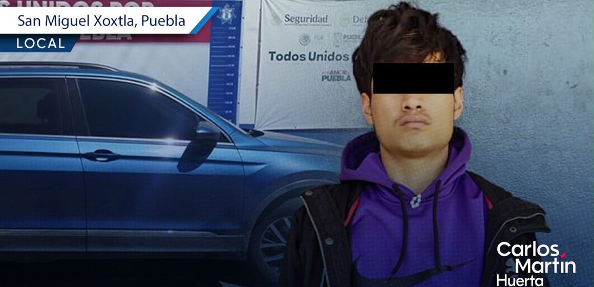 Detienen a dos con camioneta robada tras persecución en Xoxtla
