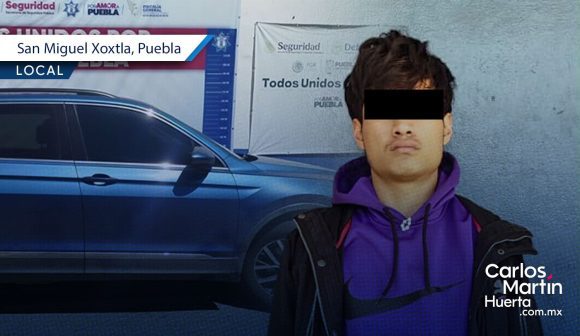 Detienen a dos con camioneta robada tras persecución en Xoxtla