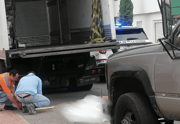 Tragedia: Muere trabajador tras caerle una tarima de azulejos en la colonia Benito Juárez