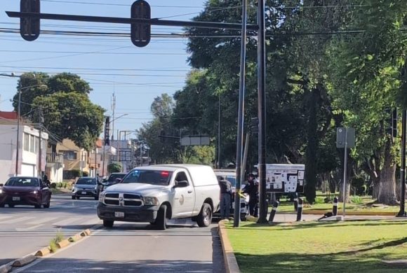 Motociclista muere tras choque contra automóvil en bulevar 5 de Mayo, Puebla