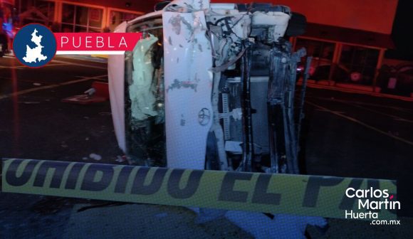 Choque entre camión de personal y van familiar deja varios heridos en la México-Puebla
