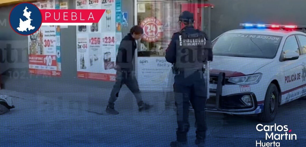 Reportaron un presunto muerto y resultaba ser un hombre dormido afuera de un OXXO