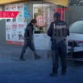 Reportaron un presunto muerto y resultaba ser un hombre dormido afuera de un OXXO