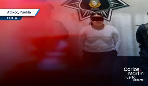 Policía Municipal de Atlixco intercepta unidad con reporte de robo y detiene a conductora