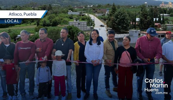 Ariadna Ayala entrega la segunda etapa de la calle Independencia en San Juan Ocotepec, Atlixco