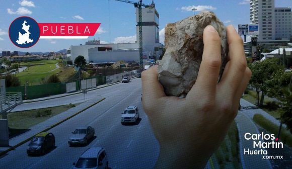 Lanzan piedras a vehículos para asaltar a conductores en la Vía Atlixcáyotl
