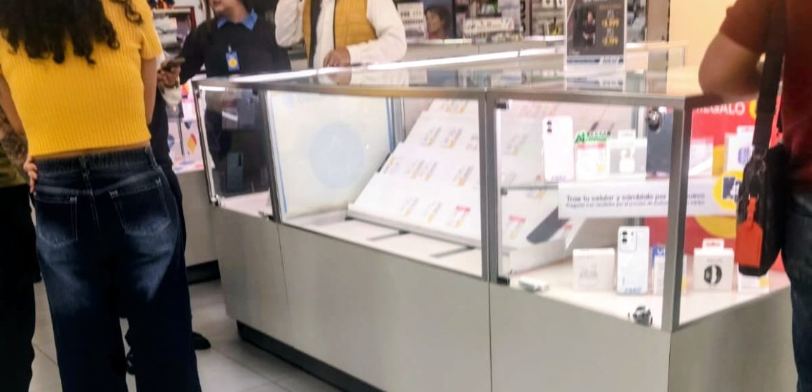 Asaltan Coppel Vía Amalucan y roban 17 celulares