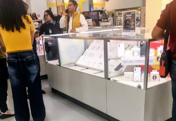 Asaltan Coppel Vía Amalucan y roban 17 celulares