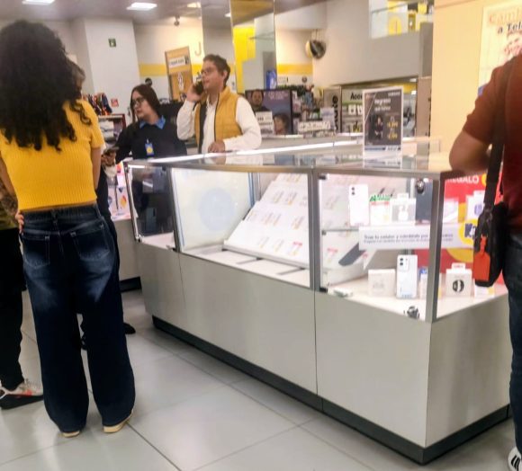 Asaltan Coppel Vía Amalucan y roban 17 celulares